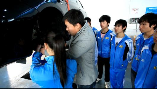 學汽車運用與維修專業(yè)去哪里？來德州躍華學校吧