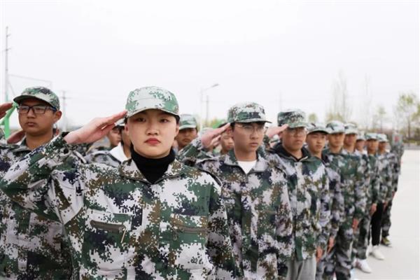 挑戰(zhàn)自我，勇于拼搏——蘭州新華互聯(lián)網(wǎng)中等職業(yè)學(xué)校春訓(xùn)總結(jié)大會(huì)