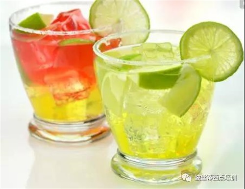 煙臺(tái)波絲蒂學(xué)校7月22日時(shí)尚冰品冷飲咖啡班開課啦！