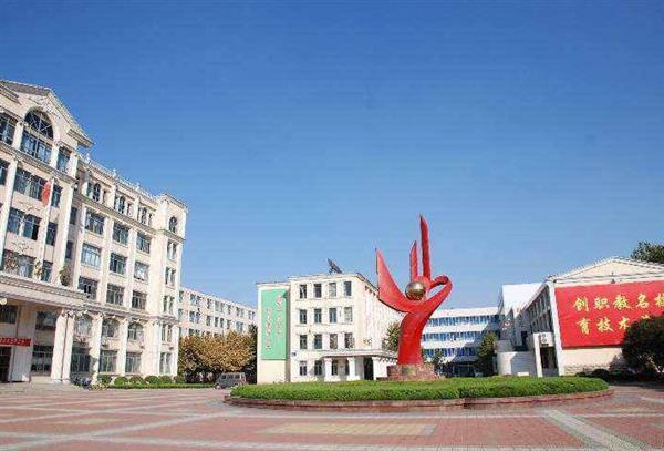 青島中魯中等專業(yè)學(xué)校校址在哪兒？如何報(bào)名？