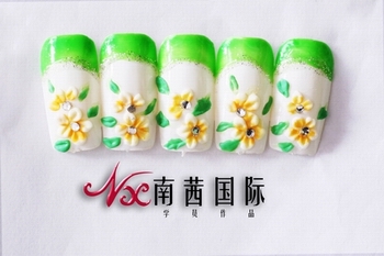 青島美容美發(fā)學(xué)校有美甲課程班嗎？