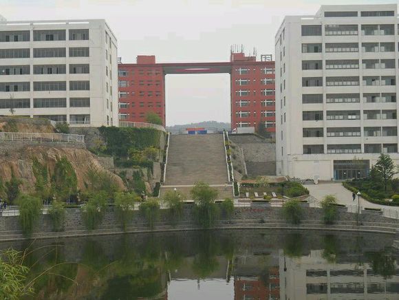 為什么選擇青島恒星科技學院？