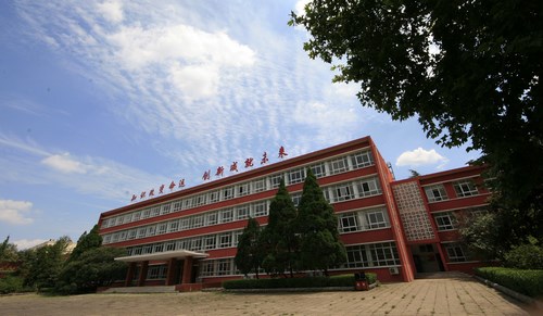 中國洛陽一拖技師學(xué)院現(xiàn)在還能報名嗎？
