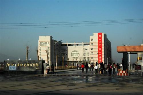 專業(yè)技術(shù)與薪資福利可以兼得，就在河北現(xiàn)代冶金工業(yè)學(xué)校！