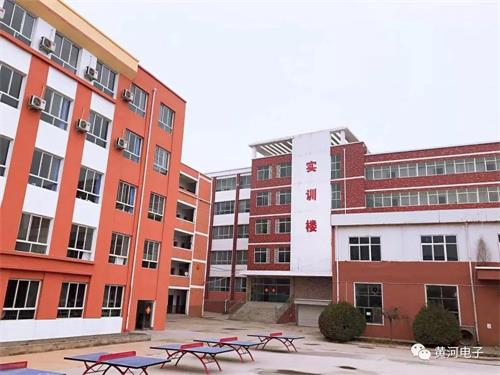 洛陽哪所學(xué)校適合學(xué)習(xí)美容美發(fā)？